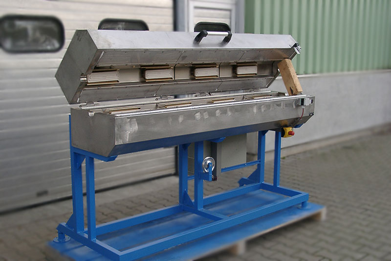 Fours de transition avec table debout équipée de radiateurs infrarouges en acier inoxydable et d'une moitié supérieure à charnière pour chauffer des câbles en silicone de 9 mm