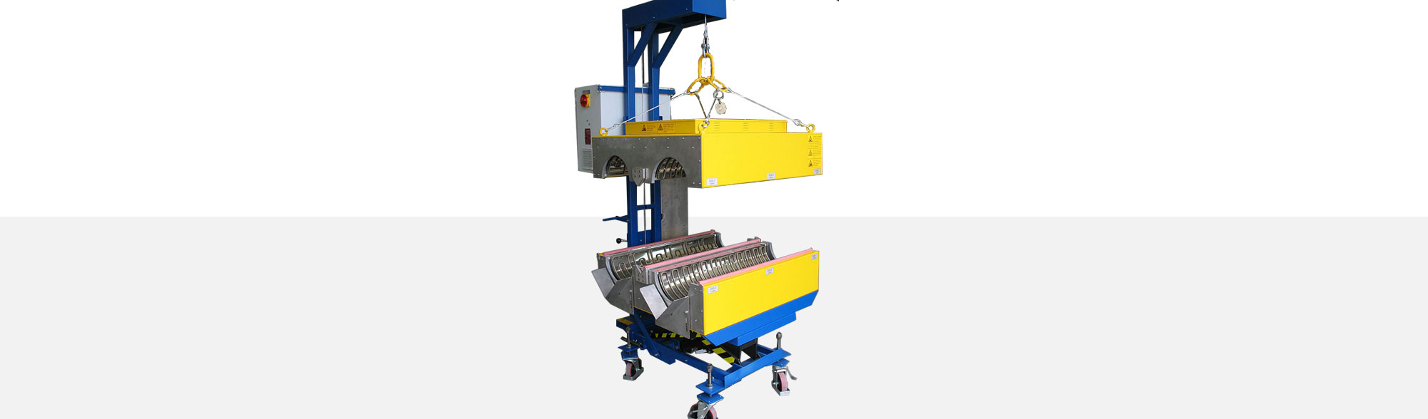Les fours de transition sont adaptés aux procédés de fabrication en chauffage continu,traitement thermique des câbles, des bandes métalliques et profilés synthétiques ou similaires. Plusieurs Fours peuvent être assemblés entre eux. Différentes température
