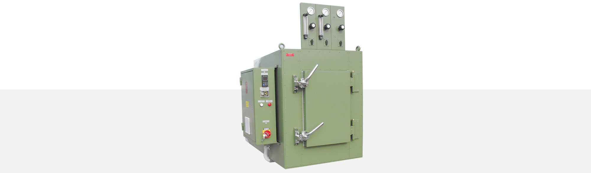Les armoires chauffantes sont utilisés pour un traitement doux, juste de température et thermique des composants dans le domaine de la production des actionneurs de puissance électroniques. Une atmosphère gaz inerte support ce processus.